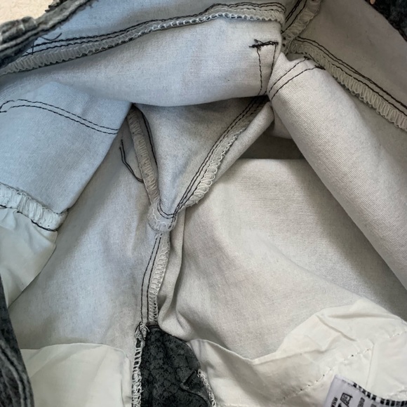 Royalty For Me Python Print Mid Rise Pants Size 6 - Picture 13 of 17